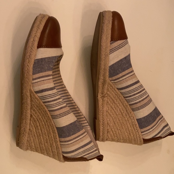 Super cute summer wedges - Picture 2 of 5